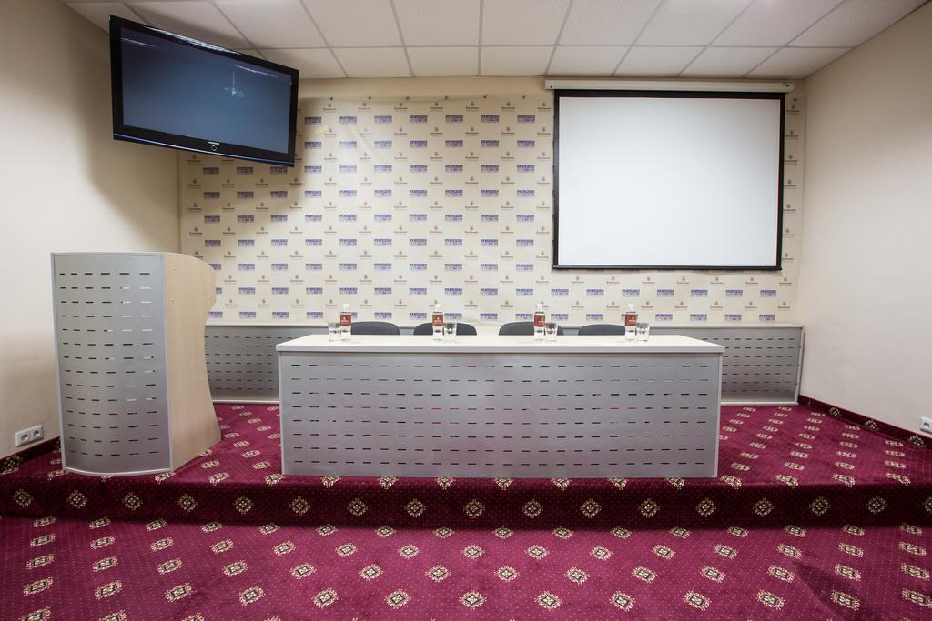 Bukovyna Hotel Tsjernivsi Buitenkant foto