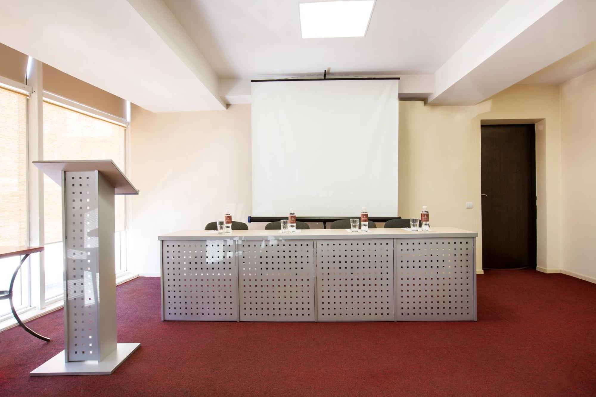 Bukovyna Hotel Tsjernivsi Buitenkant foto