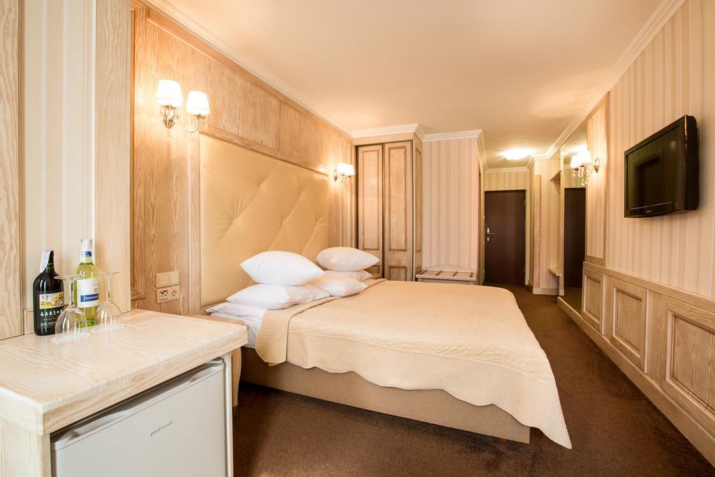 Bukovyna Hotel Tsjernivsi Buitenkant foto
