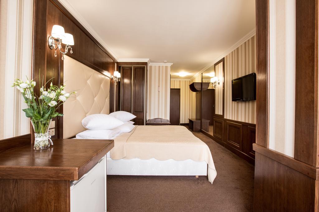 Bukovyna Hotel Tsjernivsi Buitenkant foto