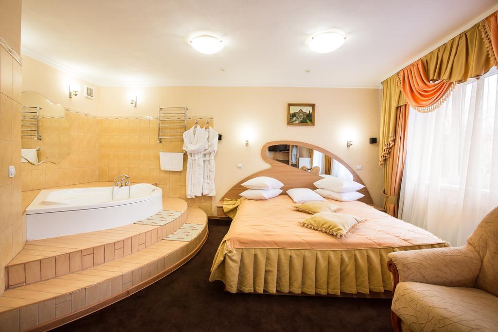 Bukovyna Hotel Tsjernivsi Buitenkant foto