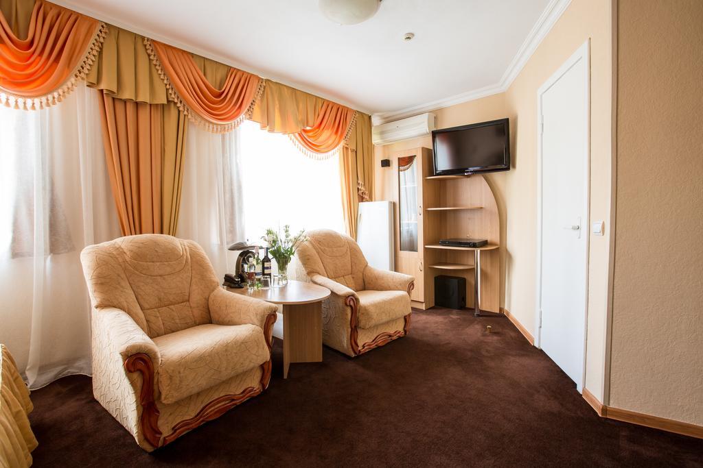 Bukovyna Hotel Tsjernivsi Buitenkant foto